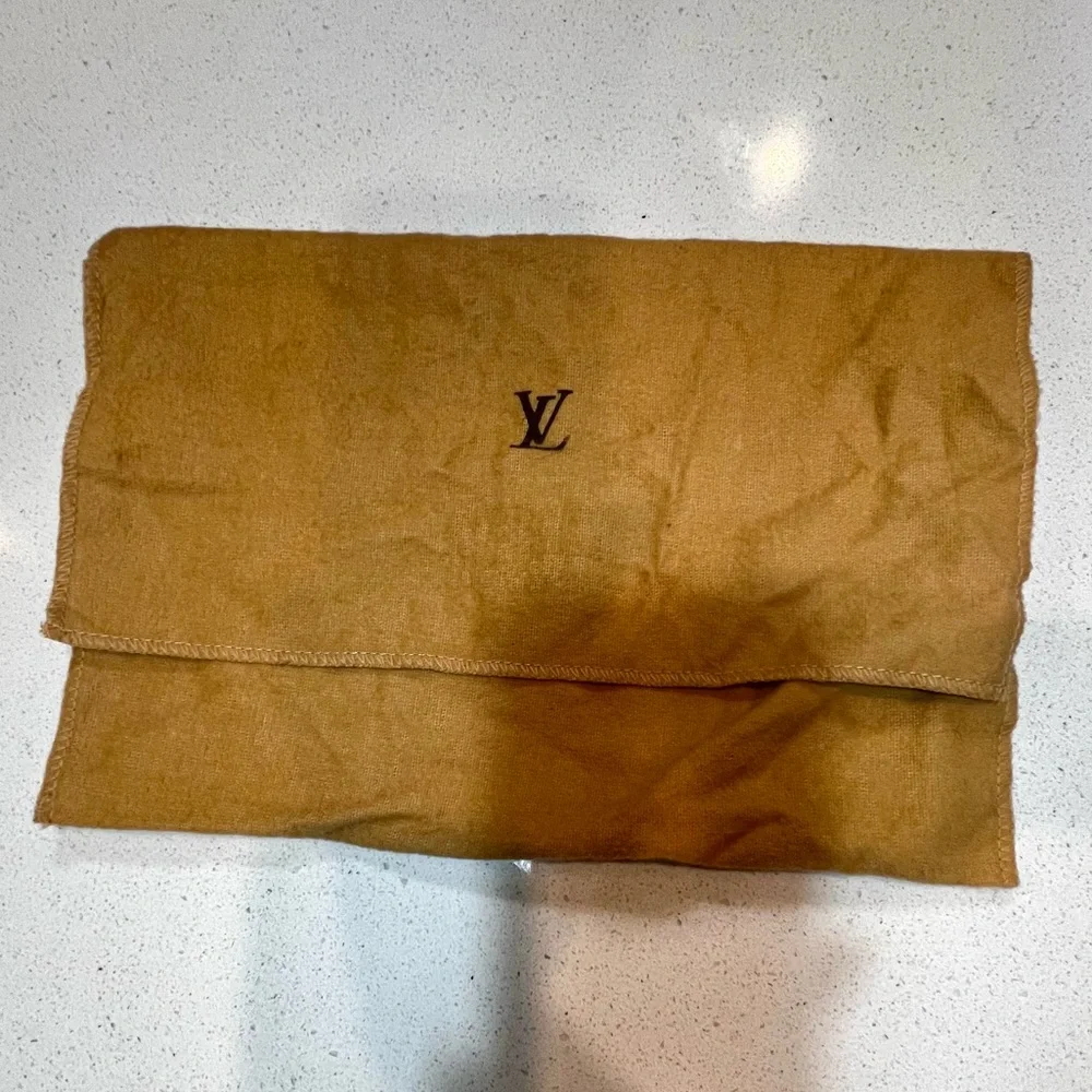 Louis Vuitton XL Wallet/ Clutch Duster Bag 🤎